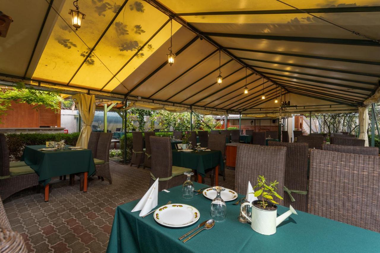 Illes Hotel Szeged Exterior photo